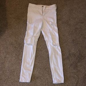 White ripped hollister skinny jeans